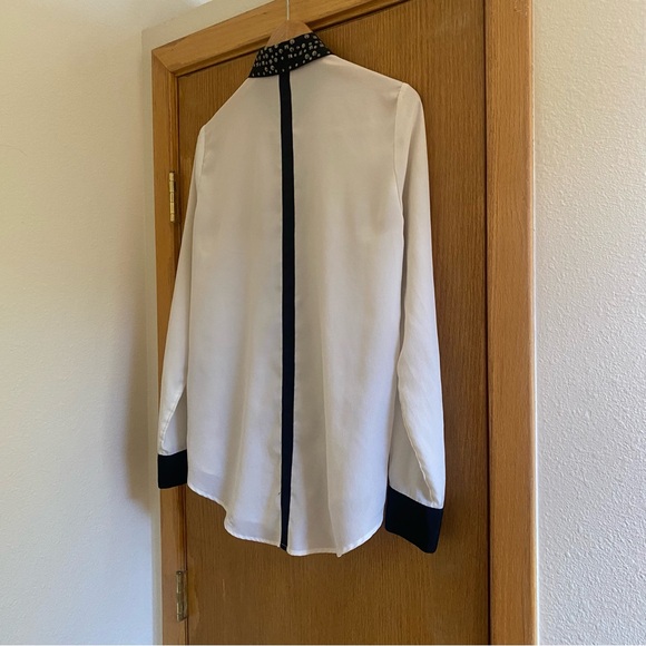 ROCK & REPUBLIC • Studded Collar Button Down Shirt - Size L - Picture 15 of 16